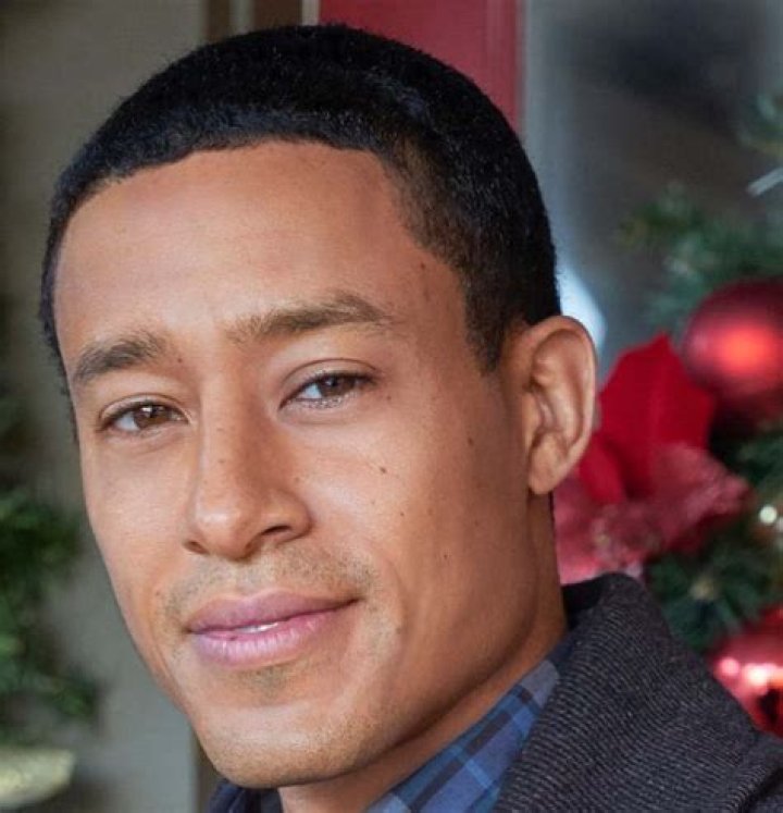 James Lee Burke Biography, Age, Height, Wife, Net Worth, Family