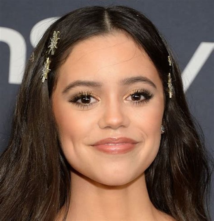 Jenna Ortega biografía, edad, altura, esposa, net worth, familia