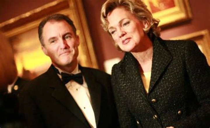 Jennifer Granholm Biography, Age, Height, Husband, Net Worth, Family
