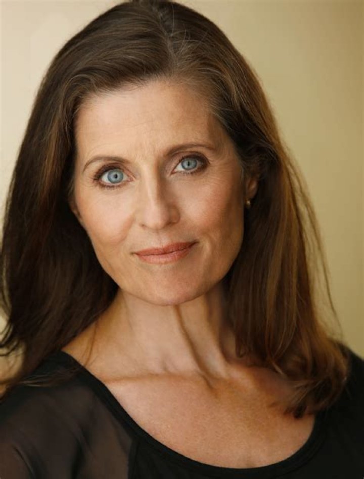 Jennifer Hetrick Biography, Age, Height, Husband, Net Worth, Family