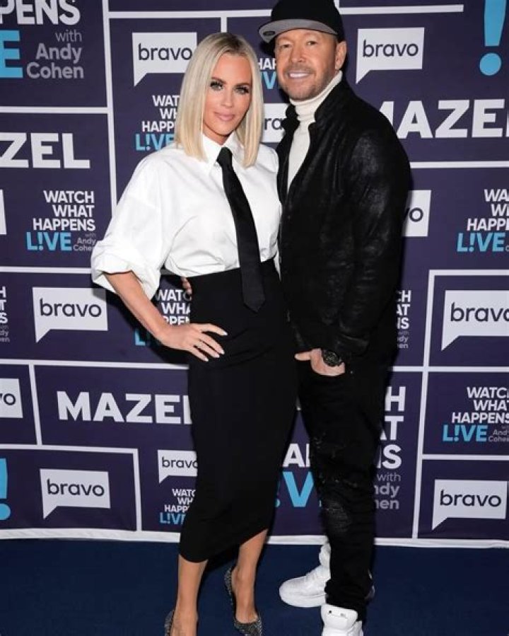 Jenny McCarthy Biography, Age, Height, Husband, Net Worth, Family