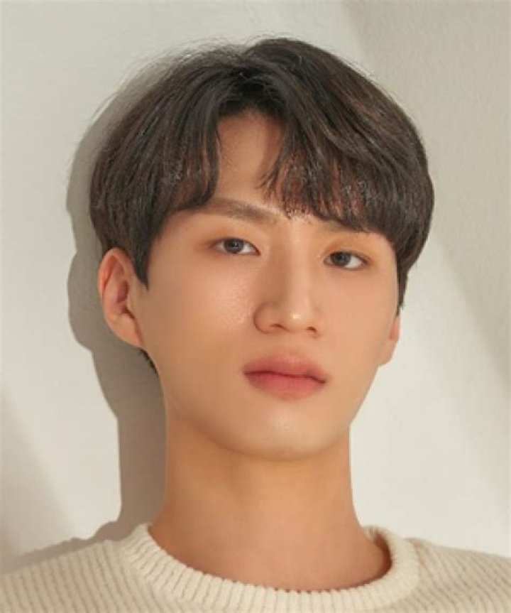 Jeon Jun-ho Biography, Age, Height, Wife, Net Worth, Family
