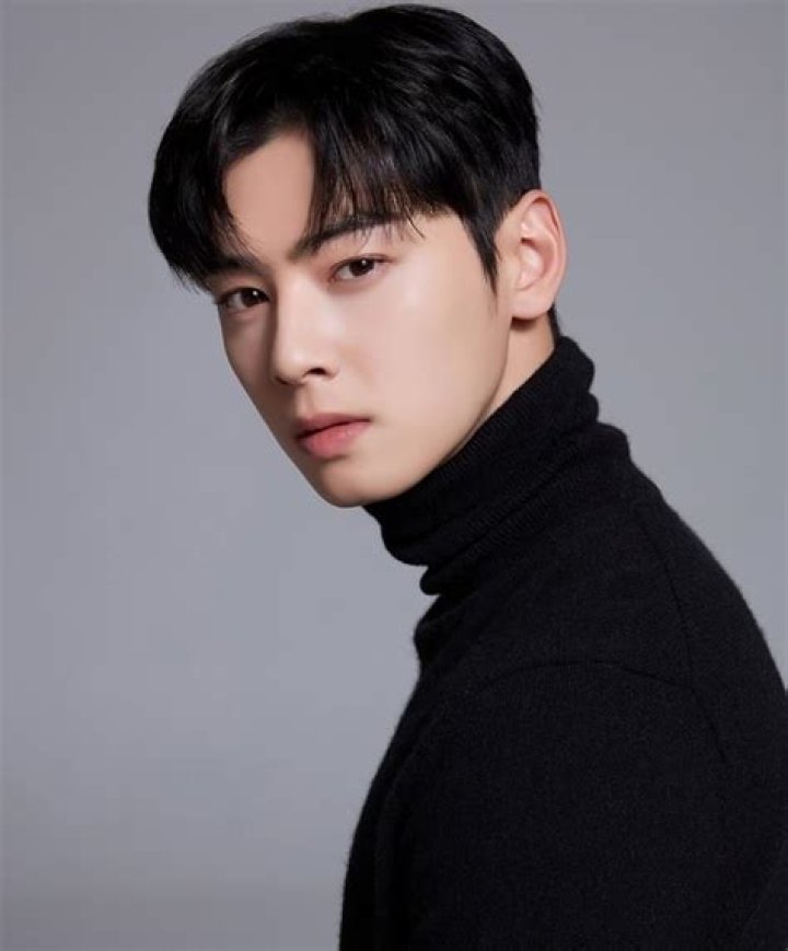 Ji Hyun-woo Biography, Age, Height, Wife, Net Worth, Family