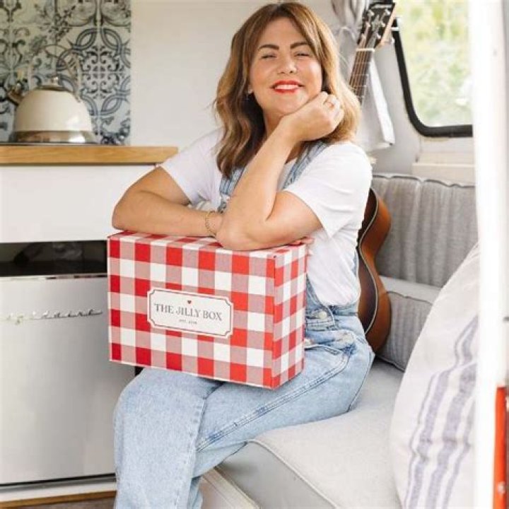 Jillian Harris Biography, Age, Height, Husband, Net Worth, Family