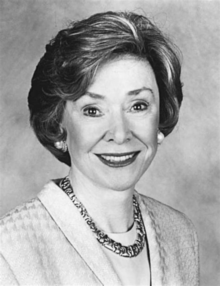 Joan Ganz Cooney biografía, edad, altura, esposa, net worth, familia