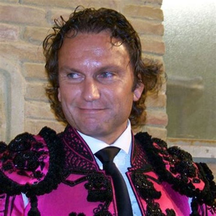 Julio Aparicio Biography, Age, Height, Wife, Net Worth, Family