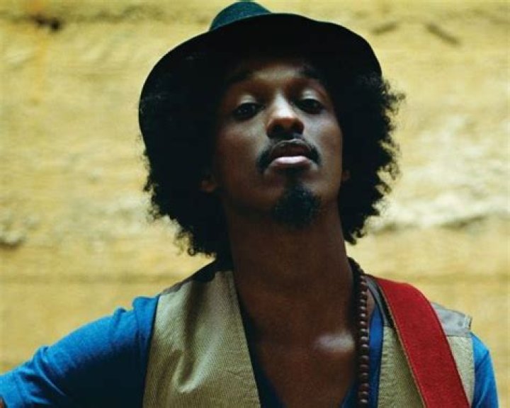 K'naan biografía, edad, altura, esposo, net worth, familia
