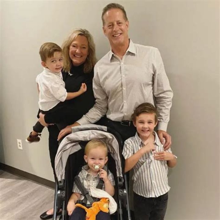 Karen Kingsbury Biography, Age, Height, Husband, Net Worth, Family