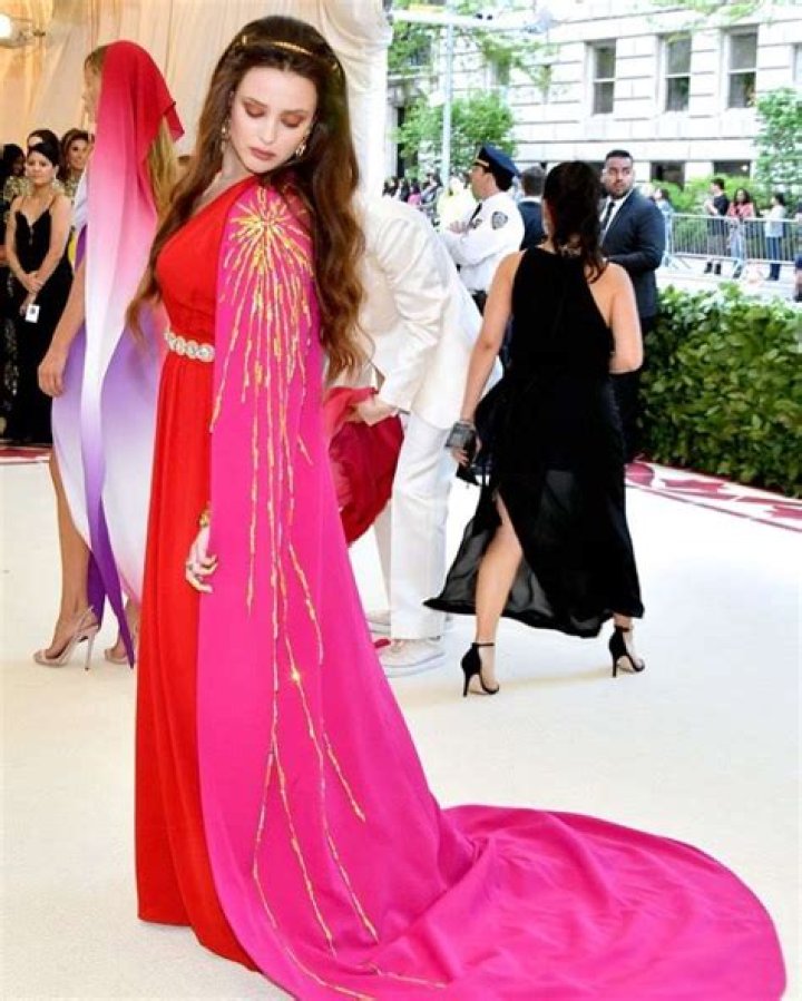 Katherine Langford Biography, Age, Height, Husband, Net Worth, Family