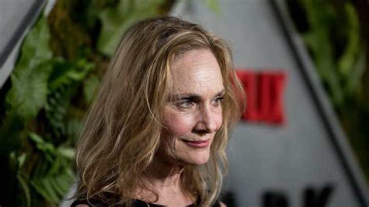 Kathleen Turner Biography, Age, Height, Husband, Net Worth, Family