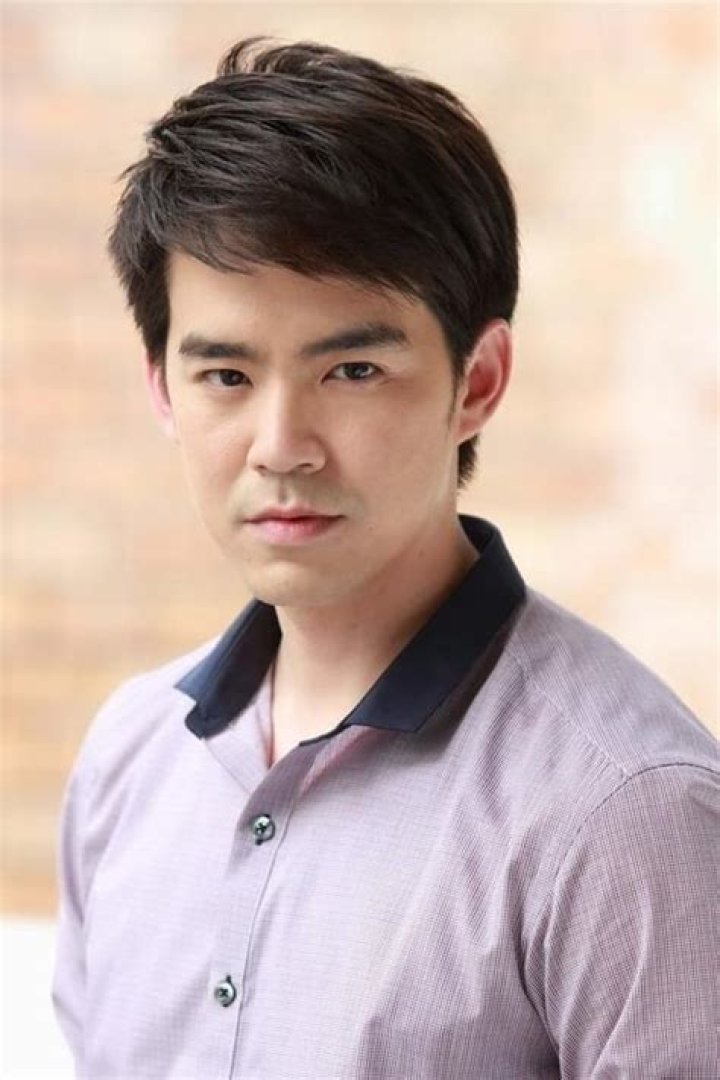 Kawee Tanjararak Biography, Age, Height, Wife, Net Worth, Family