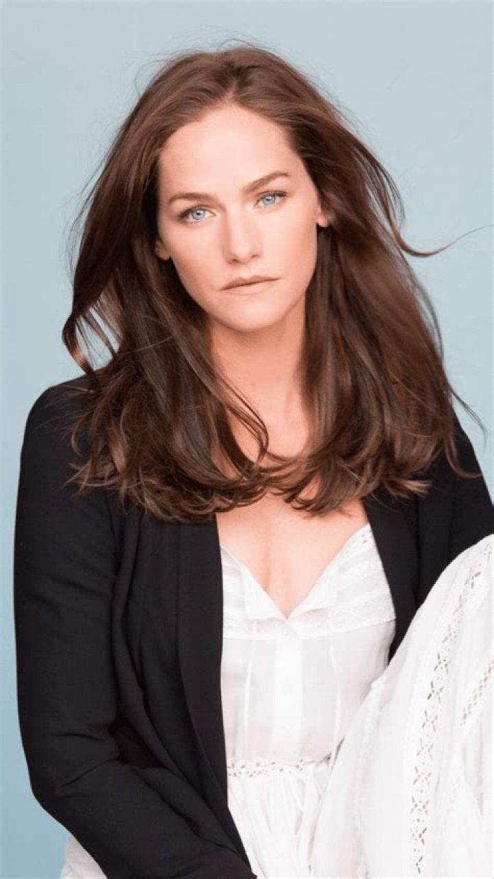 Kelly Overton Biography, Age, Height, Husband, Net Worth, Family