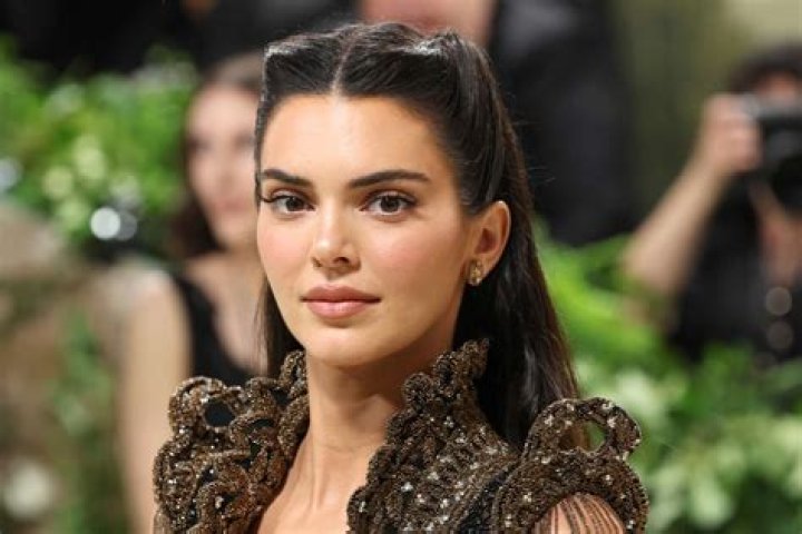 Kendall Jenner Biography, Age, Height, Husband, Net Worth, Family