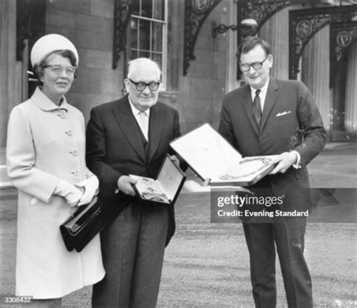 Kenneth Thomson, 2nd Baron Thomson of Fleet Biography, Age, Height, Wife, Net Worth and Family