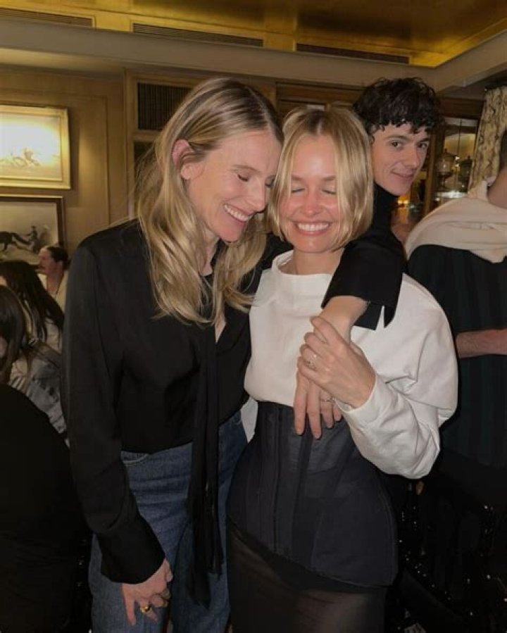 Lara Worthington Biography, Age, Height, Husband, Net Worth, Family
