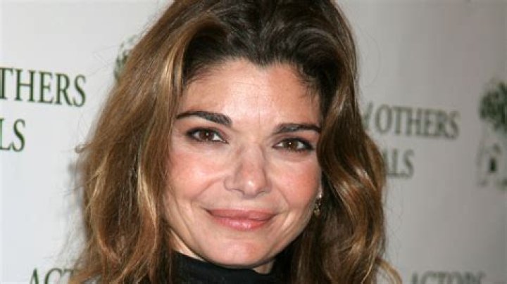 Laura San Giacomo Biography, Age, Height, Husband, Net Worth, Family