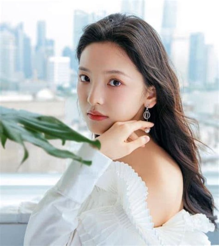 Lauren Zhang Biography, Age, Height, Husband, Net Worth, Family