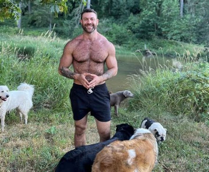 Lee Asher Biography, Age, Height, Wife, Net Worth, Family