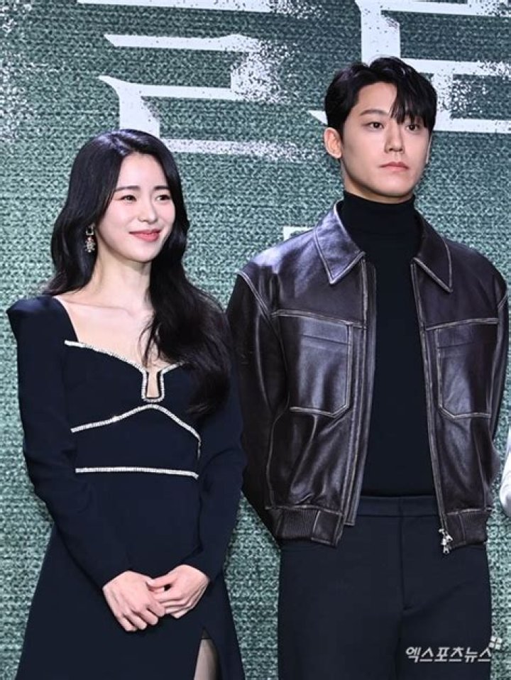 Lee Do-hyun Biography, Age, Height, Wife, Net Worth, Family