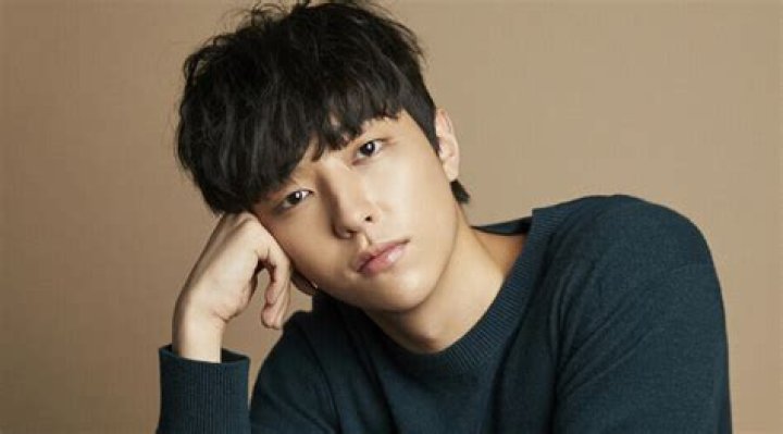 Lee Yoo-jin Biography, Age, Height, Husband, Net Worth, Family