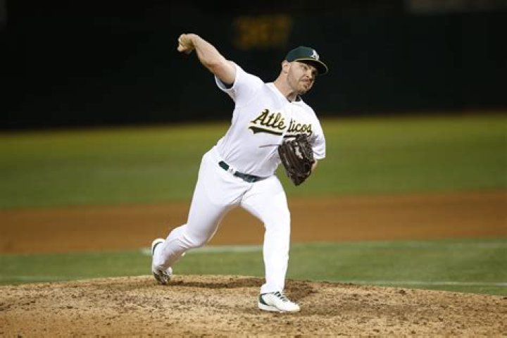 Liam Hendriks biografía, edad, altura, esposo, net worth, familia