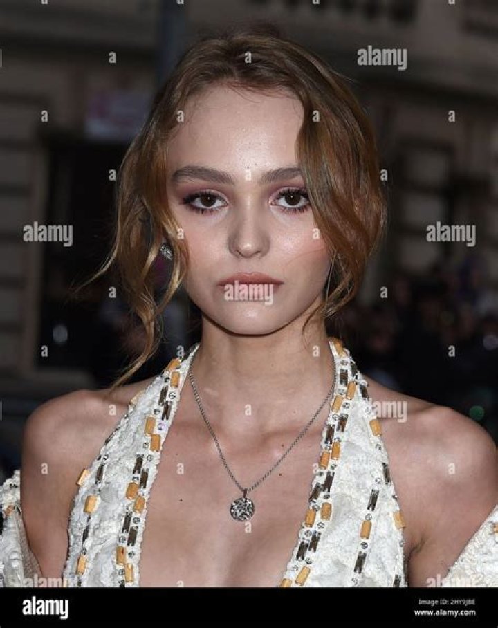 Lily-Rose Depp Biography, Age, Height, Husband, Net Worth, Family
