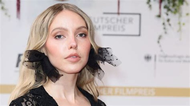 Lina Larissa Strahl Biography, Age, Height, Husband, Net Worth, Family