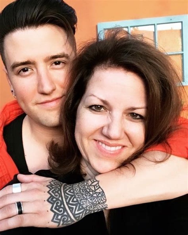 Logan Henderson Biography, Age, Height, Wife, Net Worth, Family