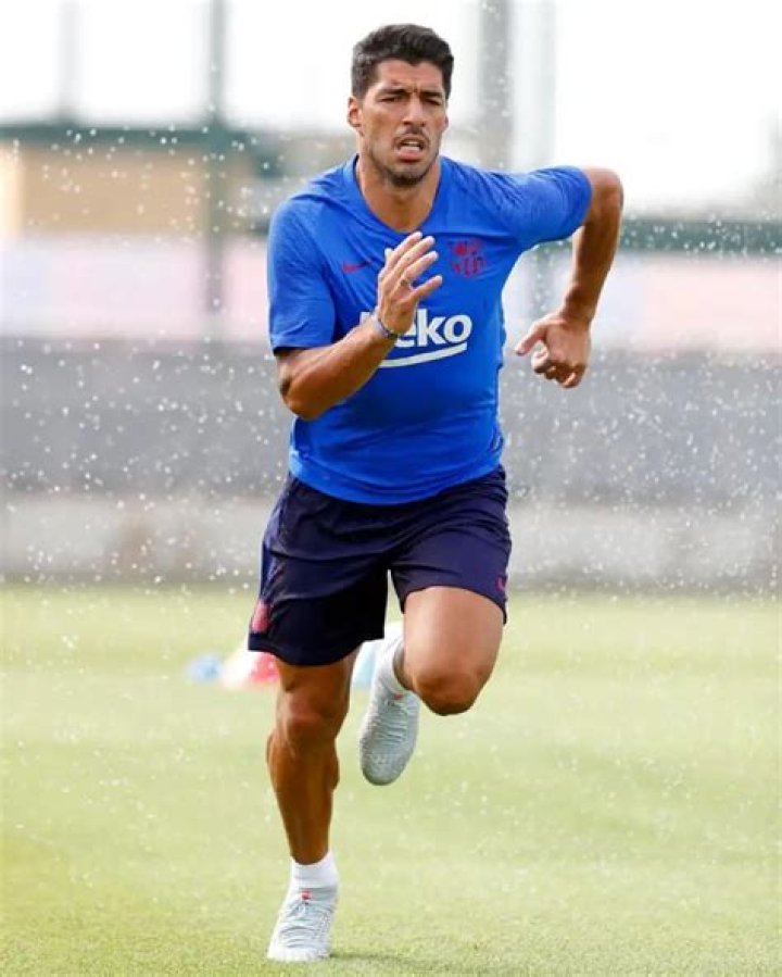 Luis Suarez Biography, Age, Height, Wife, Net Worth, Family
