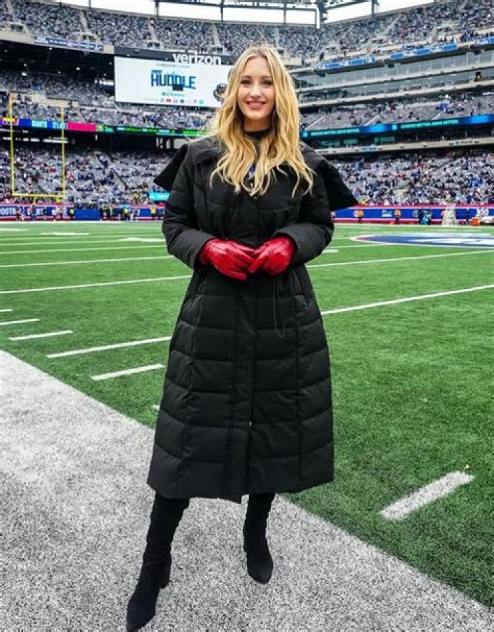 Madelyn Burke Biography, Age, Height, Husband, Net Worth, Family