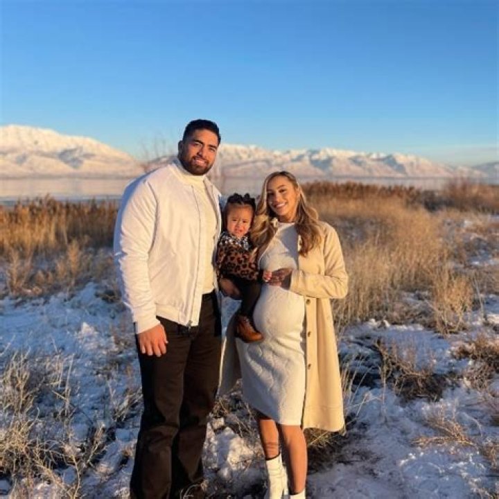 Manti Te'o Biography, Age, Height, Wife, Net Worth, Family