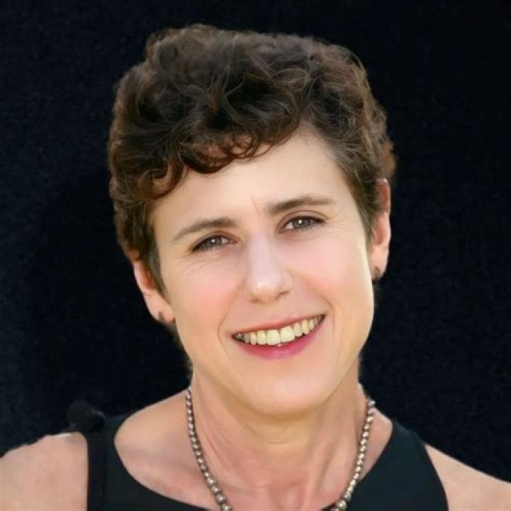 Martha Beck Biography, Age, Height, Husband, Net Worth, Family