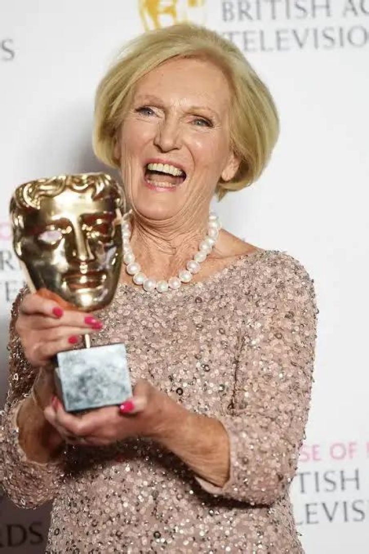 Mary Berry Biography, Age, Height, Husband, Net Worth, Family