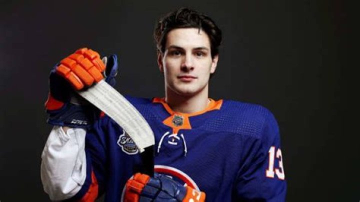 Mathew Barzal Biography, Age, Height, Wife, Net Worth, Family