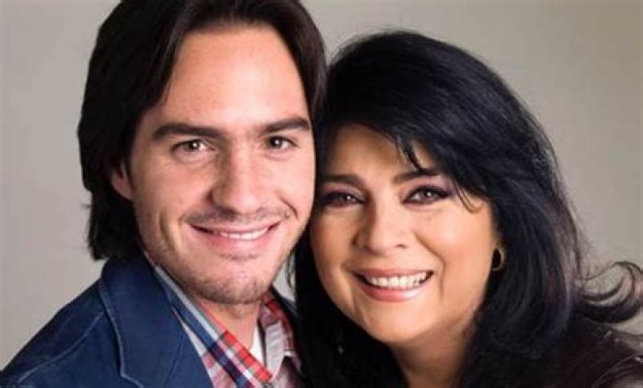 Mauricio Ochmann biografía, edad, altura, esposo, net worth, familia