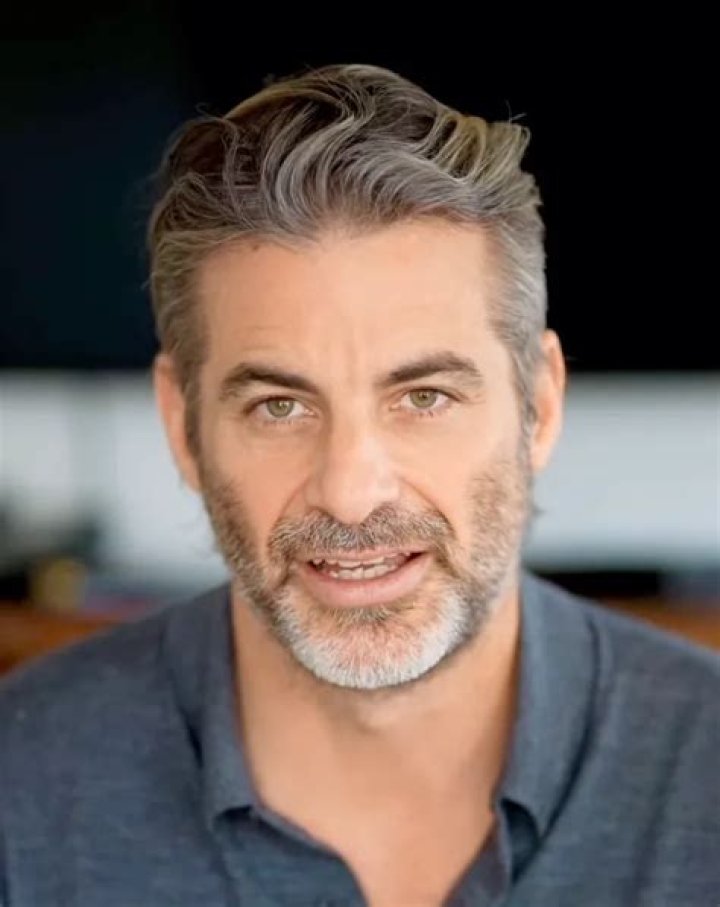 Mesut Kurtis Biography, Age, Height, Wife, Net Worth, Family