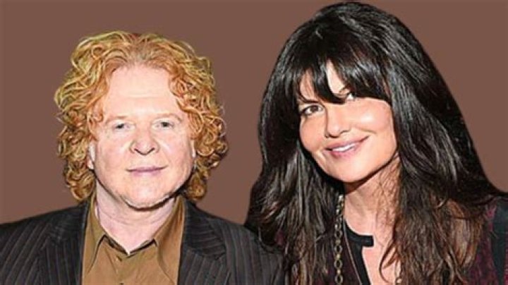 Mick Hucknall Biography, Age, Height, Wife, Net Worth, Family