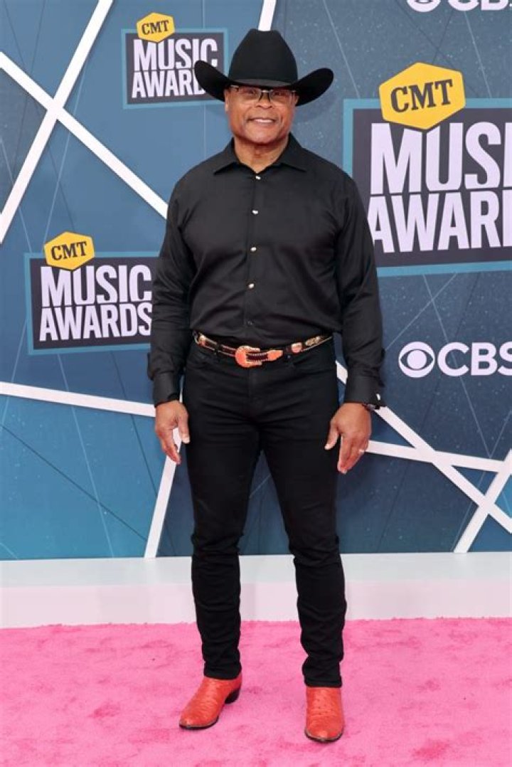 Mike Singletary Biography, Age, Height, Net Worth, Family