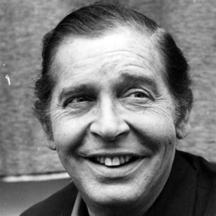 Milton Berle Biography, Age, Height, Wife, Net Worth, Family