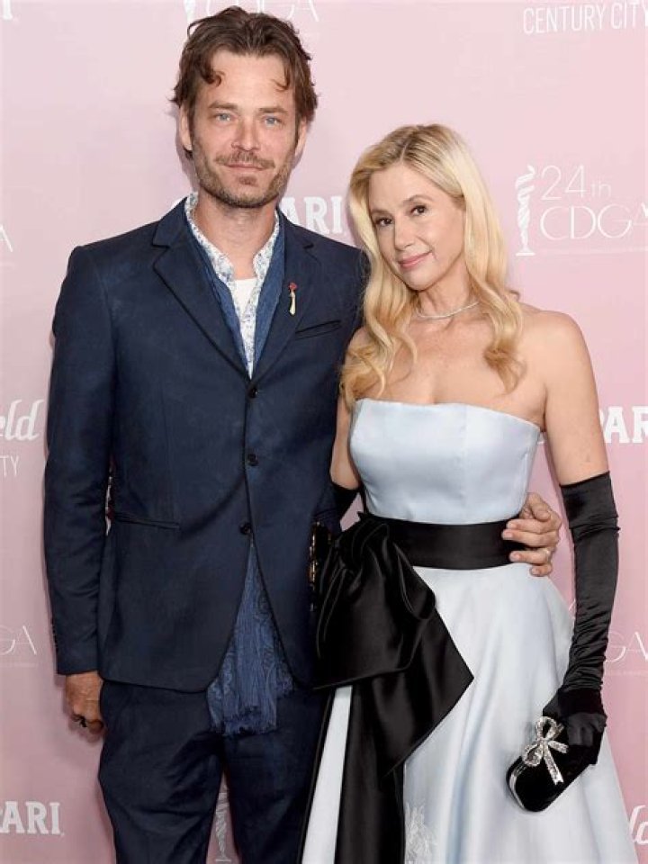 Mira Sorvino Biography, Age, Height, Husband, Net Worth, Family