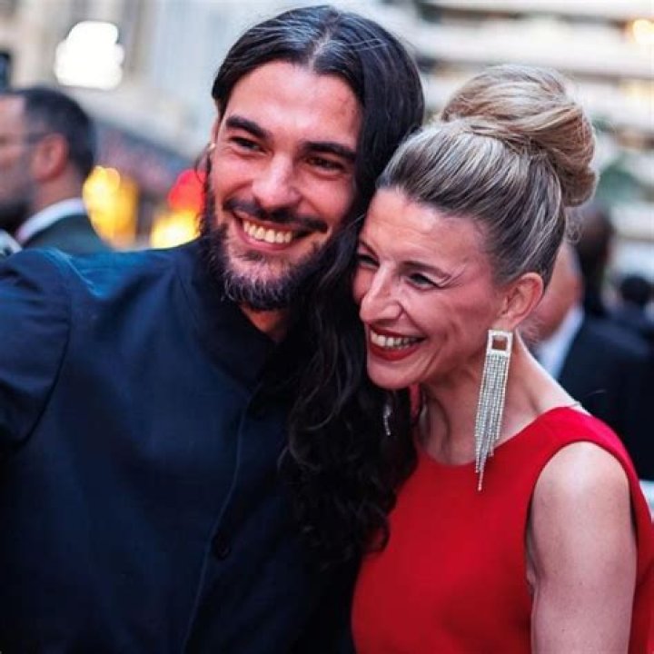 Montserrat Oliver biografía, edad, altura, esposa, net worth, familia