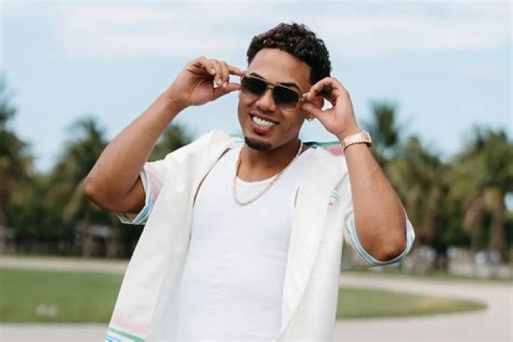 Myke Towers biografía, edad, altura, esposo, net worth, familia