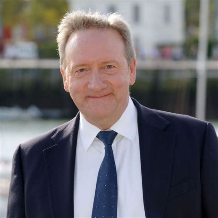 Neil Dudgeon biografía, edad, altura, esposo, net worth, familia