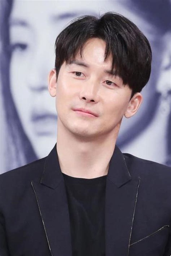 Oh Man-seok Biography, Age, Height, Wife, Net Worth, Family