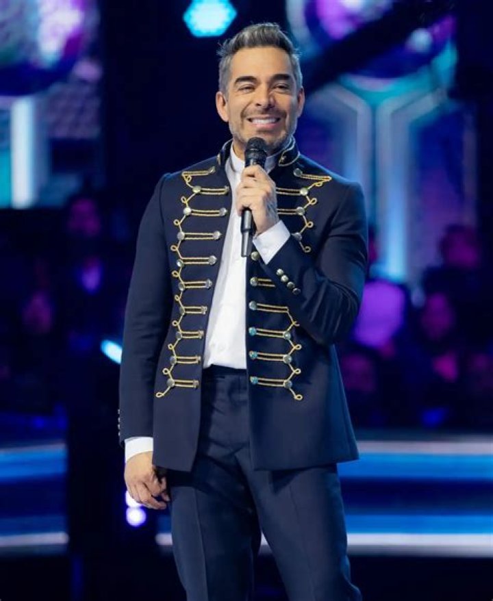 Omar Chaparro Biography, Age, Height, Wife, Net Worth, Family