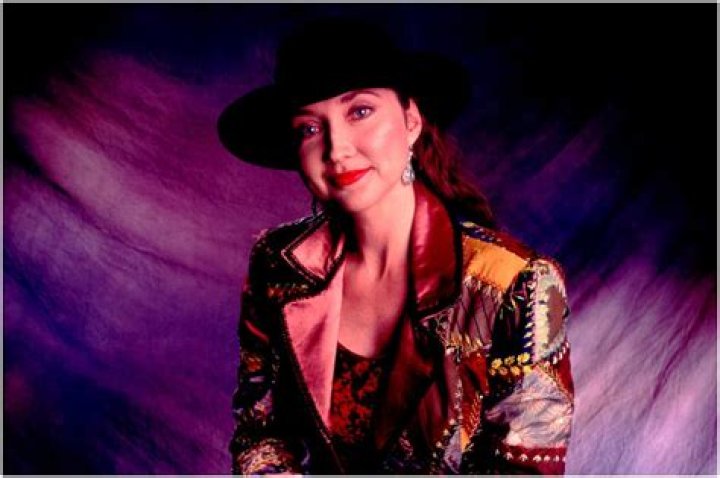 Pam Tillis Biography, Age, Height, Husband, Net Worth, Family