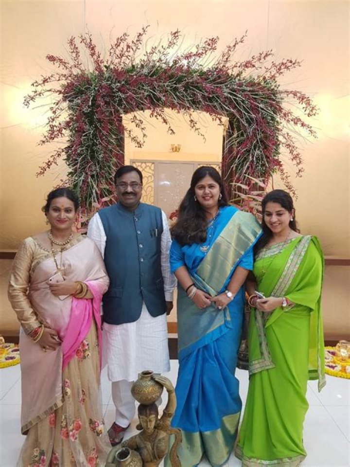 Pankaja Munde Biography, Age, Height, Husband, Net Worth, Family