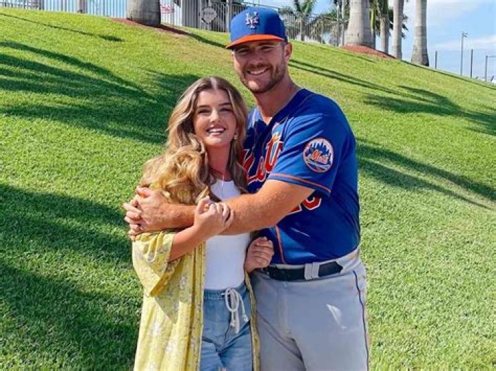 Pete Alonso Biography, Age, Height, Wife, Net Worth, Family