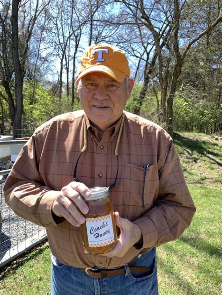 Phillip Fulmer Biography, Age, Height, Wife, Net Worth, Family