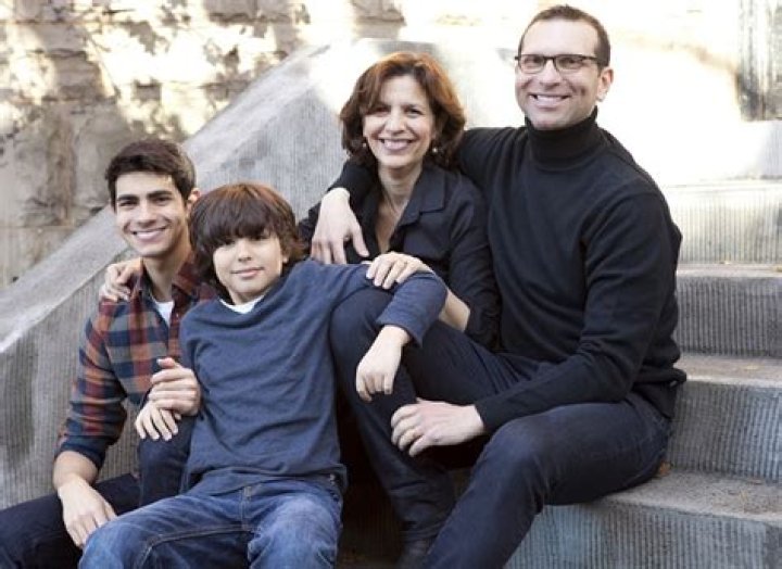 R. J. Palacio Biography, Age, Height, Husband, Net Worth, Family